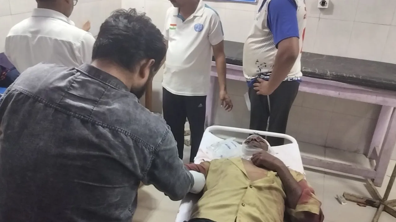 शिकायत करके लौट रहे फरियादियों पर कार चढ़ाकर बेसबॉल बैट से हमला
