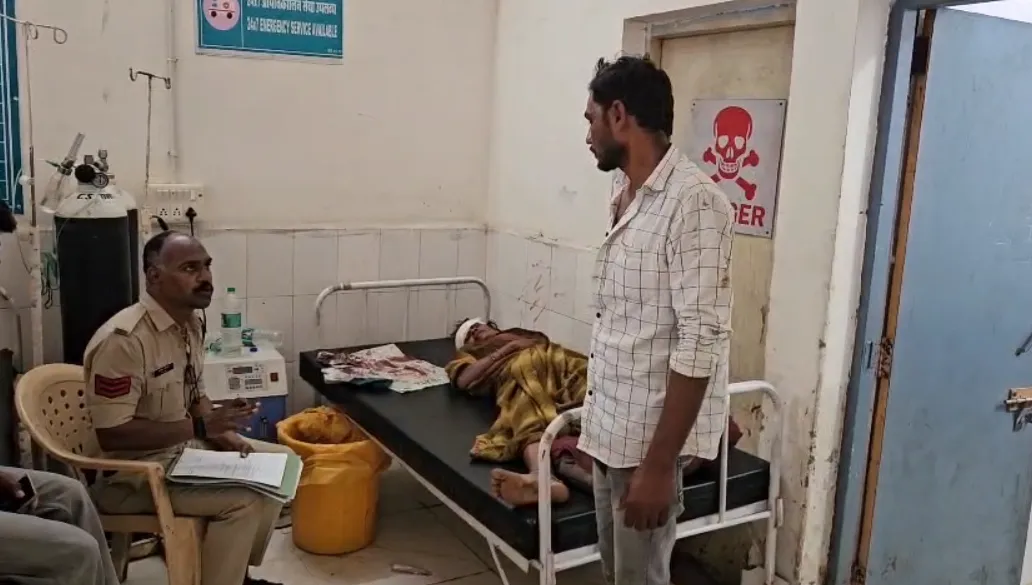 दमोह के सींगोन गांव में दो पक्षों के बीच खूनी संघर्ष: मामूली विवाद के बाद पथरिया से बुलाए गए लोग; दोनों पक्षों ने लगाए एक-दूसरे पर गंभीर आरोप,