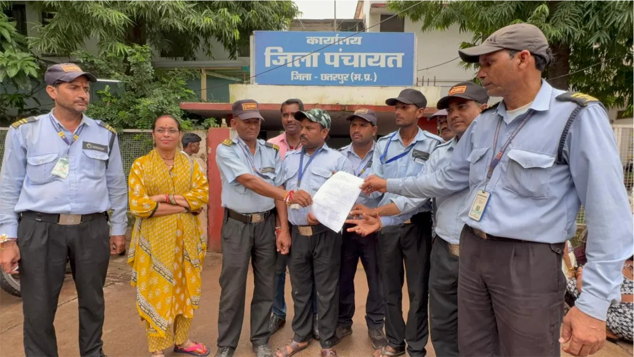 जिला अस्पताल के 15 गार्डों को 7 माह से नहीं मिला वेतन, कलेक्टर की जनसुनवाई में लगाई गुहार