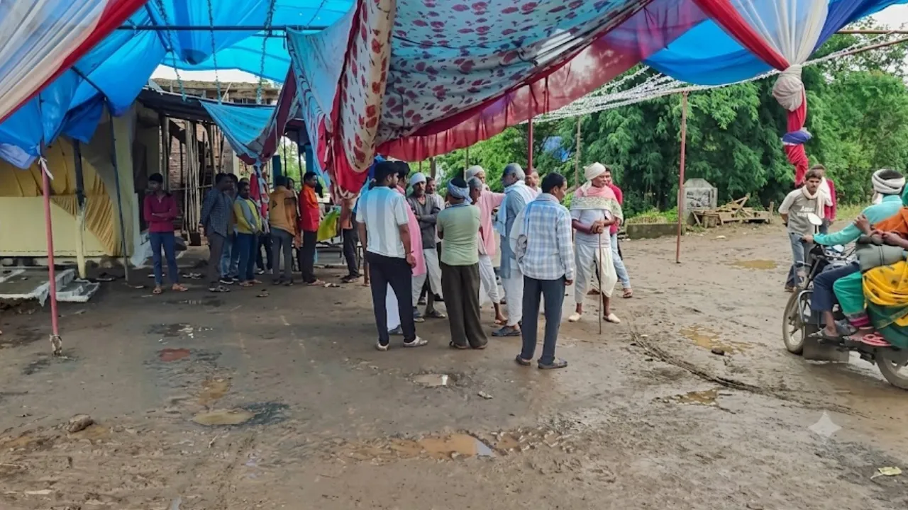 गणेश पंडाल में करंट फैलने से चार युवकों की मौत, 3 घायल