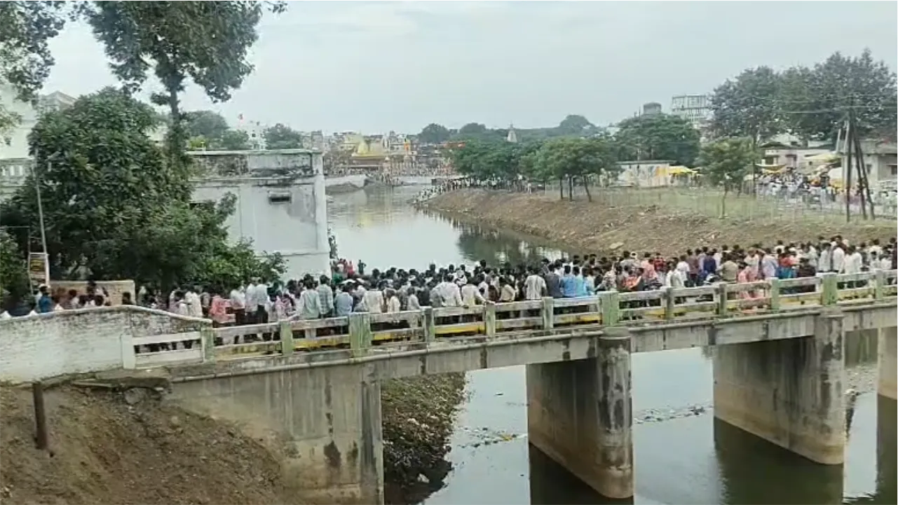  गोटमार का खूनी खेल: झंडे पर कब्जे की जंग में 1000 से अधिक घायल, 9 की हालत गंभीर