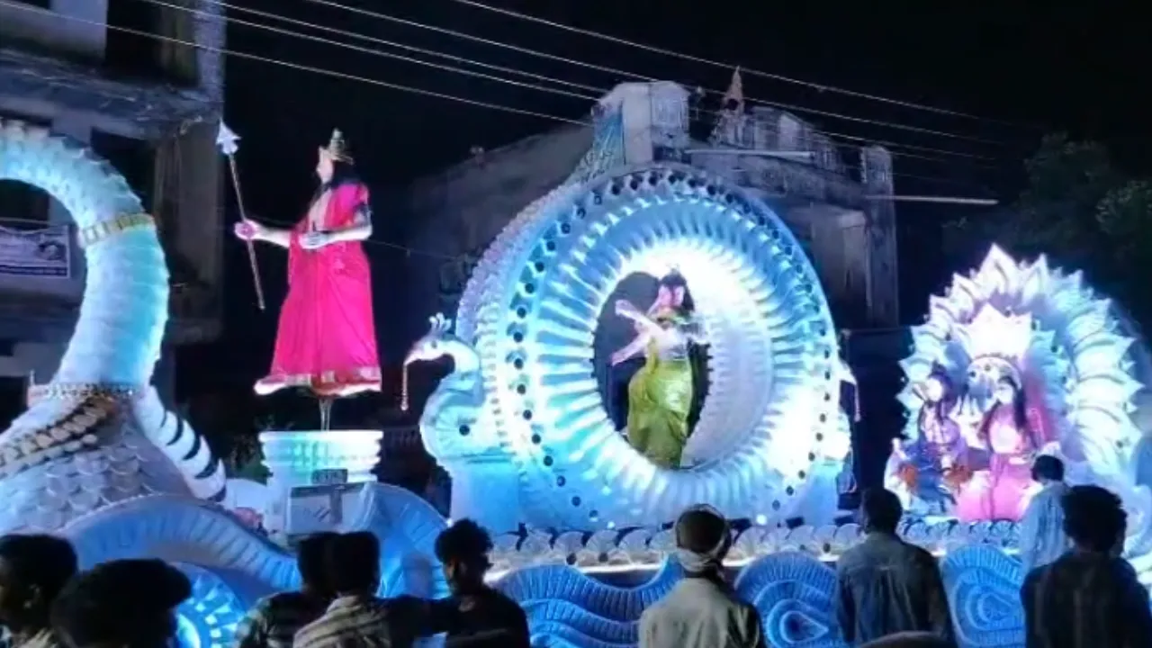 गंधवानी में देर रात निकलीं भव्य झांकियां, दर्शन के लिए उमड़ा जनसैलाब