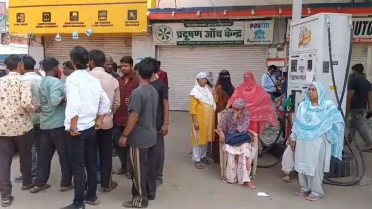 gwaliorkarmcharinelagfyaipetrolpumpkiaag