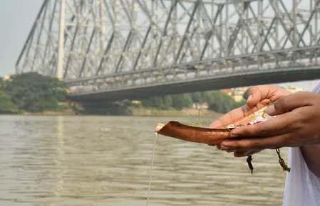 पितृ पक्ष विशेष: परशुराम कुंड से लेकर प्रिंसेप घाट तक, जहां पितरों को मिलता है मोक्ष का द्वार