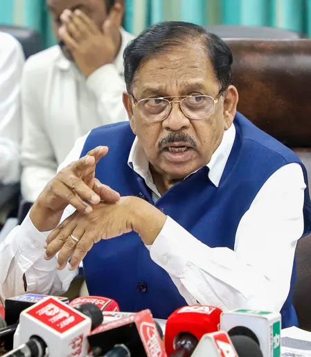 'देश को सिर्फ आंकड़े नहीं, रोजगार और ज्यादा आय चाहिए', जीडीपी ग्रोथ पर परमेश्वर ने केंद्र को घेरा 'देश को सिर्फ आंकड़े नहीं, रोजगार और ज्यादा आय चाहिए', जीडीपी ग्रोथ पर परमेश्वर ने केंद्र को घेरा