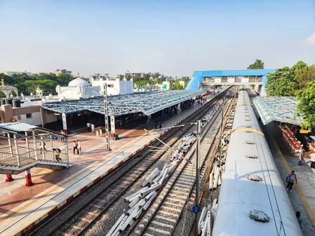 भारतीय रेलवे ने इलेक्ट्रिक ट्रैक्शन सिस्टम के उन्नयन और चार लेन वाले रोड ओवरब्रिज के निर्माण को दी मंजूरी