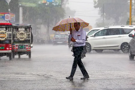 मध्य प्रदेश: सतना और रीवा में भारी बारिश से बाढ़ जैसी स्थिति, 36 गांवों में अलर्ट जारी