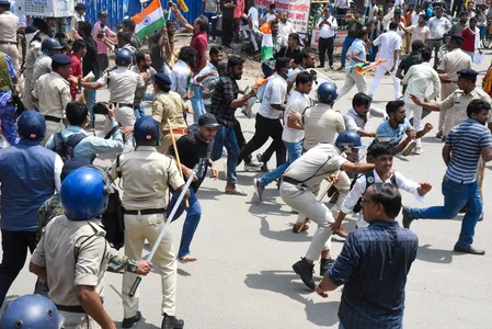 बिहार पुलिस एसआई उम्मीदवारों ने पटना में प्रदर्शन किया, पीईटी की तारीखों की घोषणा की मांग की