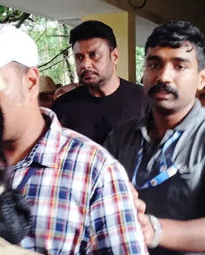 रेणुकास्वामी मर्डर केस: एक्टर दर्शन ने खटखटाया कर्नाटक हाईकोर्ट का दरवाजा, प्रदोष को सरकारी गवाह बनाए जाने के फैसले को दी चुनौती
