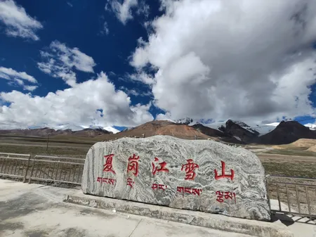 लोगों की समृद्धि और विकास को सशक्त बना रही नगारी प्रिफेक्चर की शियागांगच्यांग मिनरल वाटर उद्योग परियोजना