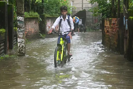 उत्तराखंड और उत्तर प्रदेश में बारिश का अलर्ट, उधम सिंह नगर के साथ ही लखीमपुर खीरी के स्कूलों में अवकाश उत्तराखंड और उत्तर प्रदेश में बारिश का अलर्ट, उधम सिंह नगर के साथ ही लखीमपुर खीरी के स्कूलों में अवकाश