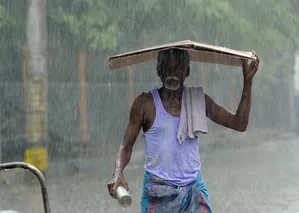 तमिलनाडु में गरज के साथ बारिश की संभावना, चेन्नई समेत कई जिलों में अलर्ट तमिलनाडु में गरज के साथ बारिश की संभावना, चेन्नई समेत कई जिलों में अलर्ट