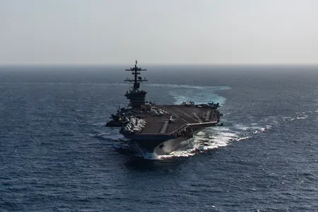 270 दिन समुद्र में रहने के बाद थाईलैंड पहुंचा अमेरिकी युद्धपोत यूएसएस अब्राहम लिंकन