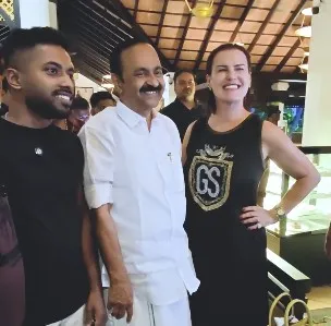 क्रिस्टियानो रोनाल्डो की बहन से मिले केरलम के मुख्यमंत्री वीडी सतीशन, कहा- स्टार फुटबॉलर तक हमार प्यार पहुंचाएंगी