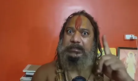 पाकिस्तान में प्राचीन हिंदू मंदिर तोड़े जाने पर भड़के जगतगुरु परमहंस आचार्य, कहा-फिर से बनवाया जाए मंदिर