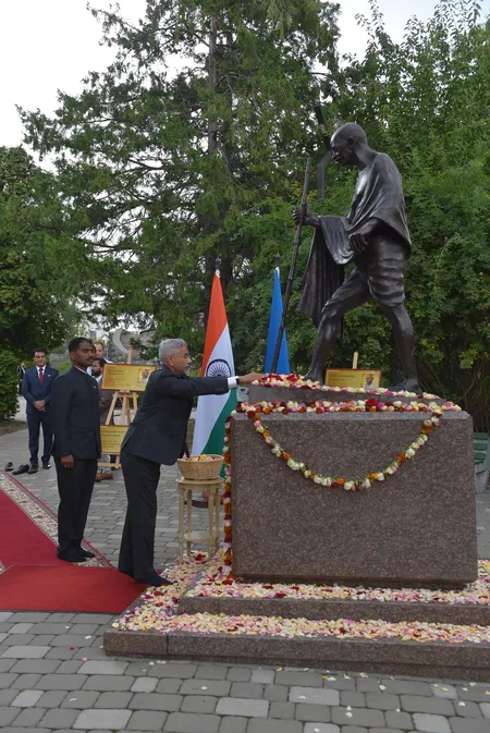 विदेश मंत्री जयशंकर ने महात्मा गांधी को श्रद्धांजलि देकर कीव दौरा किया खत्म