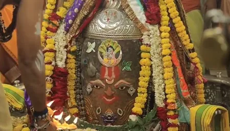 जन्माष्टमी के अवसर पर श्रीकृष्ण के स्वरूप में बाबा महाकाल का दिव्य शृंगार, बड़ी संख्या में श्रद्धालुओं ने किए दर्शन