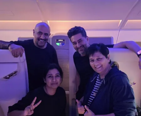 श्रेया घोषाल का फैन गर्ल मोमेंट, फ्लाइट में हुई फाल्गुनी पाठक से खास मुलाकात