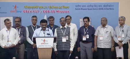 जियोसिंक्रोनस ऑर्बिट पृथ्वी पर नजर रखेगा ईओएस-05 सैटेलाइट, मिशन के सफल लॉन्च पर वैज्ञानिकों ने दी बधाई