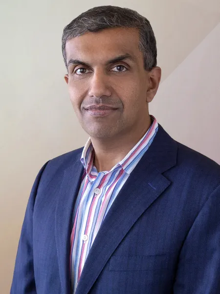 एडोब ने अनिल चक्रवर्ती को नया सीईओ नियुक्त किया, शांतनु नारायण संभालेगें एग्जीक्यूटिव चेयरमैन का पद