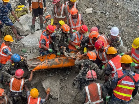 नेपाल में बाढ़ के 9 दिन बाद बचावकर्मियों को सुरंग से दो लोगों को सुरक्ष‍ित न‍िकाला
