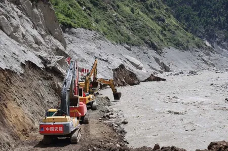 चीन ने आपातकालीन बचाव अभियान चलाने के लिए बलों को भेजा