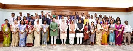 शिक्षकों संग पीएम मोदी की खास बातचीत, पब्लिक स्पीकिंग पर मांगे टिप्स, बच्चों की 'रिपोर्टिंग स्किल्स' पर भी ली चुटकी शिक्षकों संग पीएम मोदी की खास बातचीत, पब्लिक स्पीकिंग पर मांगे टिप्स, बच्चों की 'रिपोर्टिंग स्किल्स' पर भी ली चुटकी