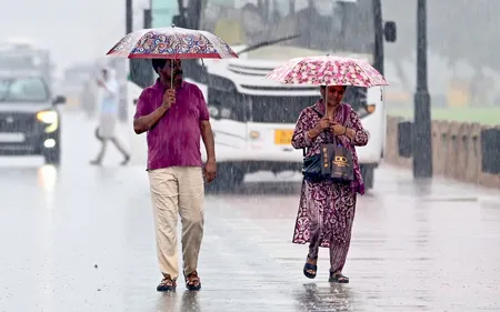 दिल्ली-एनसीआर में झमाझम बारिश का दौर जारी, मौसम विभाग ने जारी किया है अलर्ट