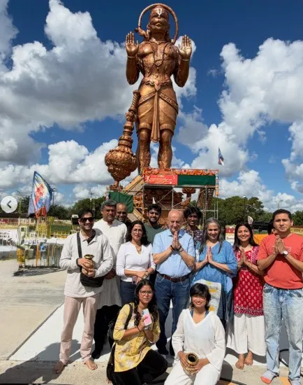 अनुपम खेर ने श्री अष्टलक्ष्मी मंदिर जाकर की पूजा, 90 फीट ऊंची हनुमान प्रतिमा देख हुए भावुक
