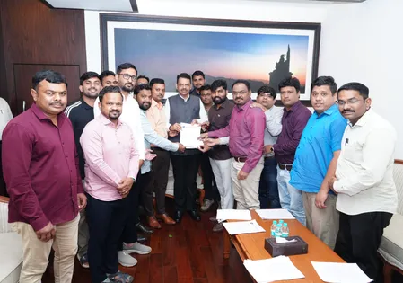 एमपीएससी : परीक्षा प्रक्रिया को लेकर शिक्षकों-छात्रों ने सीएम फडणवीस से की मुलाकात, पारदर्शिता का मिला भरोसा