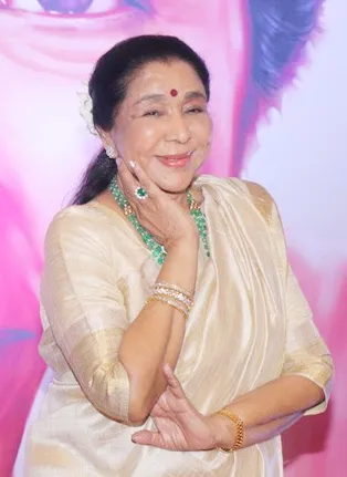 जब आशा भोसले को आर.डी. बर्मन ने गिफ्ट में दी झाड़ू, ऐसे शुरू हुई थी पंचम दा से खास बॉन्डिंग