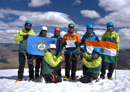 लद्दाख में 'एनआईएमएएस' का कारनामा, 23 दिनों में 20 अविजित चोटियों पर फहराया तिरंगा
