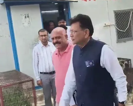 राम मंदिर की व्यवस्थाओं को नई धार देने अयोध्या पहुंचे पहले सीईओ जितेंद्र मिश्र, संभाली कमान राम मंदिर की व्यवस्थाओं को नई धार देने अयोध्या पहुंचे पहले सीईओ जितेंद्र मिश्र, संभाली कमान