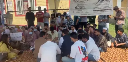 जम्मू-कश्मीर में मेडिकल इंटर्न की भूख हड़ताल दूसरे दिन भी जारी, स्टाइपेंड बढ़ाने की मांग