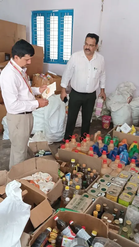 बेंगलुरु में 1.4 करोड़ से अधिक के एक्सपायर्ड और गलत लेबल वाले खाद्य पदार्थ व दवाइयां जब्त