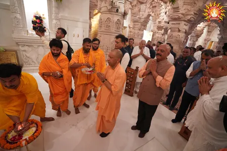 अयोध्या दौरे पर यूपी के सीएम योगी आदित्यनाथ ने राम मंदिर ट्रस्ट के सीईओ से मुलाकात की
