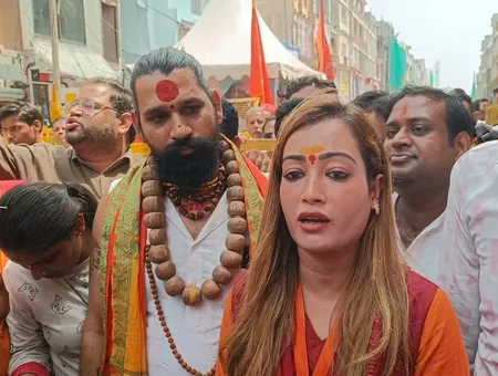 उज्जैन के 170 साल पुराने हनुमान मंदिर को बचाने आगे आईं साध्वी हर्षानंद गिरी, प्रशासन से की अपील उज्जैन के 170 साल पुराने हनुमान मंदिर को बचाने आगे आईं साध्वी हर्षानंद गिरी, प्रशासन से की अपील