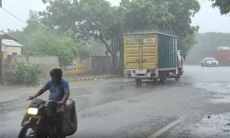 दिल्ली-एनसीआर के कुछ हिस्सों में भारी बारिश, ब्रिक्स समिट से पहले रेड अलर्ट जारी