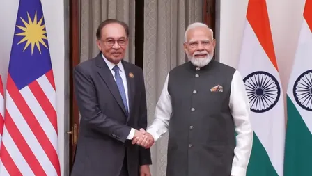 मलेशिया के पीएम से मिले प्रधानमंत्री मोदी, द्विपक्षीय बैठक में क्षेत्रीय और वैश्विक मुद्दों पर हुई बात