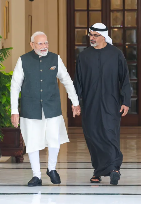 भारत-यूएई ने अपने द्विपक्षीय संबंधों को और मजबूत करने के लिए रक्षा, अंतरिक्ष और प्रौद्योगिकी जैसे उभरते क्षेत्रों में सहयोग बढ़ाने पर जताई सहमति भारत-यूएई ने अपने द्विपक्षीय संबंधों को और मजबूत करने के लिए रक्षा, अंतरिक्ष और प्रौद्योगिकी जैसे उभरते क्षेत्रों में सहयोग बढ़ाने पर जताई सहमति