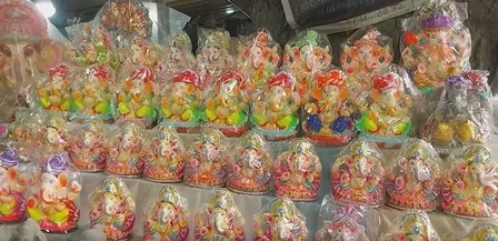 गणपति बप्पा की मूर्तियों का बदला ट्रेंड और पोषाक : कोल्हापुर के मूर्तिकार गणपति बप्पा की मूर्तियों का बदला ट्रेंड और पोषाक : कोल्हापुर के मूर्तिकार