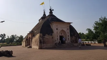 बारिश से 7 दिन पहले टपकने लगती है इस मंदिर की छत, सदियों बाद भी रहस्य बरकरार बारिश से 7 दिन पहले टपकने लगती है इस मंदिर की छत, सदियों बाद भी रहस्य बरकरार