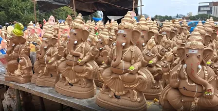 देशभर में गणेश चतुर्थी की धूम, बाजारों में इको-फ्रेंडली और पैठणी गणपति बने आकर्षण का केंद्र