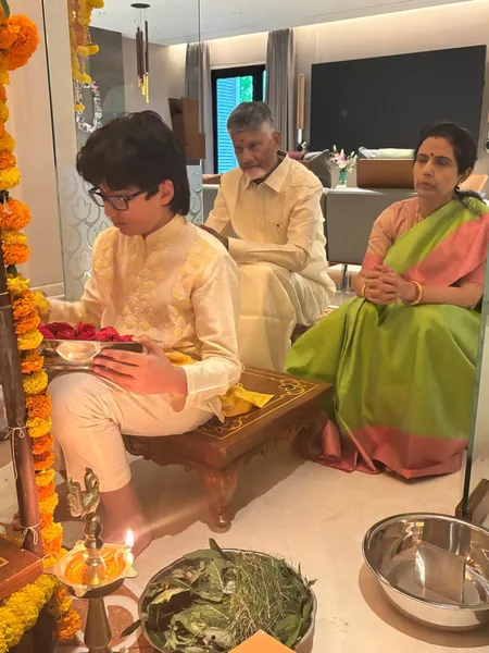 सीएम चंद्रबाबू नायडू ने विनायक चविथि पर परिवार के साथ पूजा की
