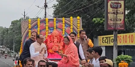 गणेश चतुर्थी : शिवराज सिंह चौहान गणपति बप्पा को घर लाए, मध्य प्रदेश में उत्सव की धूम