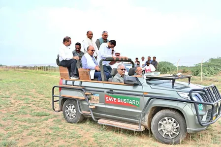 ग्रेट इंडियन बस्टर्ड संरक्षण को लेकर कच्छ पहुंचे भूपेंद्र यादव, जमीनी कार्यों की समीक्षा की