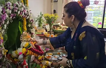 डेलनाज ईरानी ने परिवार संग मनाया गणेश चतुर्थी का त्योहार, बोलीं- 'बप्पा को अच्छे विचार और मीठी जुबान पसंद'