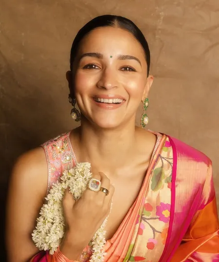 आलिया भट्ट ने पिता महेश भट्ट को बताया नाटकीय, बोलीं- उनके साथ कई मजेदार यादें जुड़ी हैं आलिया भट्ट ने पिता महेश भट्ट को बताया नाटकीय, बोलीं- उनके साथ कई मजेदार यादें जुड़ी हैं