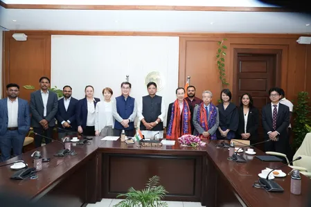 तेलंगाना के मंत्री श्रीधर बाबू ने सिंगापुर की कंपनियों को भारत फ्यूचर सिटी में निवेश का दिया न्योता तेलंगाना के मंत्री श्रीधर बाबू ने सिंगापुर की कंपनियों को भारत फ्यूचर सिटी में निवेश का दिया न्योता