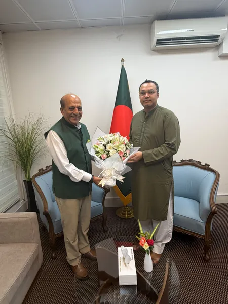 प्रधानमंत्री कार्यालय के प्रवक्ता से मिले उच्चायुक्त त्रिवेदी, स्थायी रिश्ते को बताया अहम